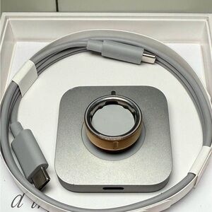 Oura Ring 4 with charger Rose Gold size 9